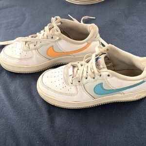 Jordans 75th NBA anniversary Sneakers with Orange and Blue Swoosh youth 4.5.